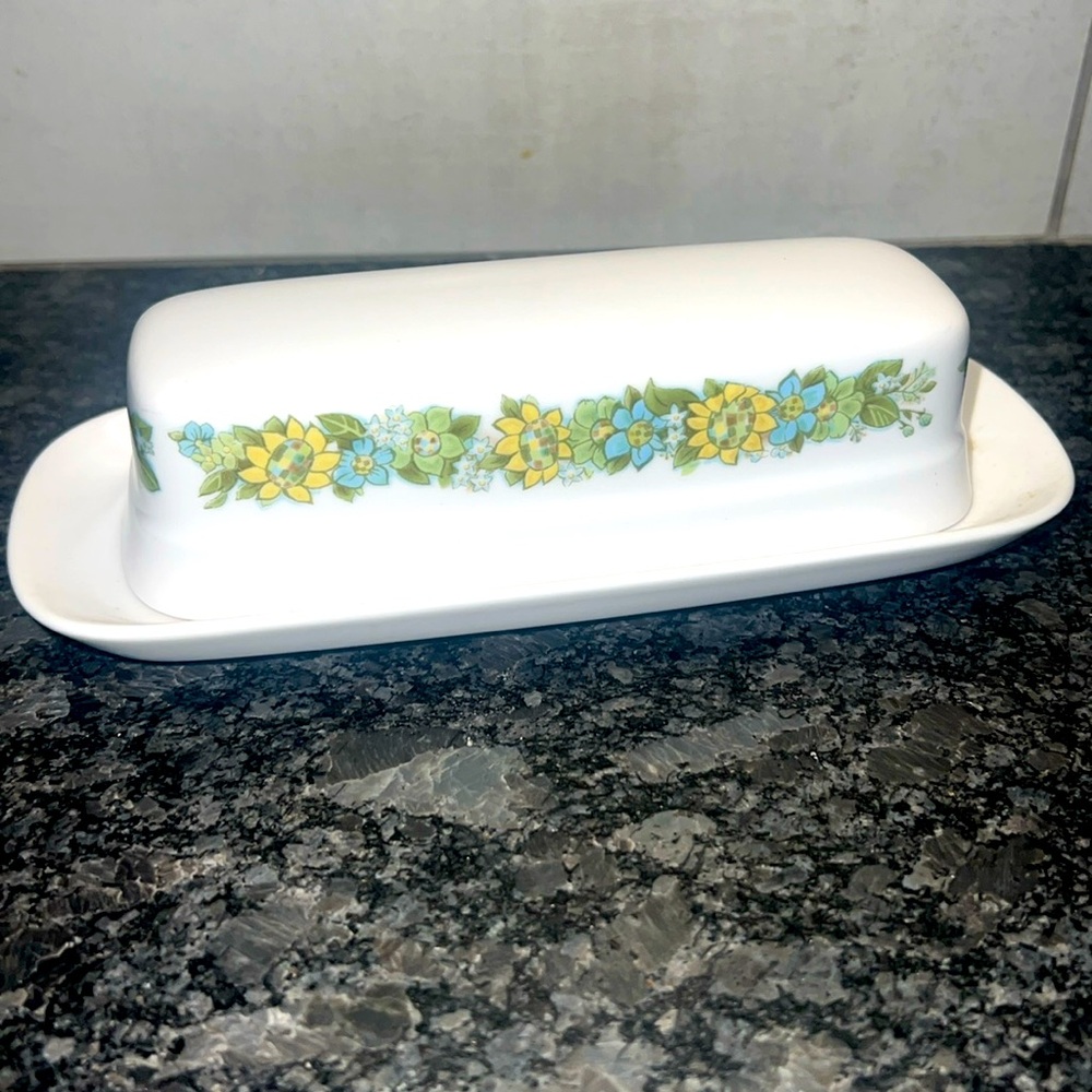 Noritake Springfield butter dish. Ceramic. In excellent condition